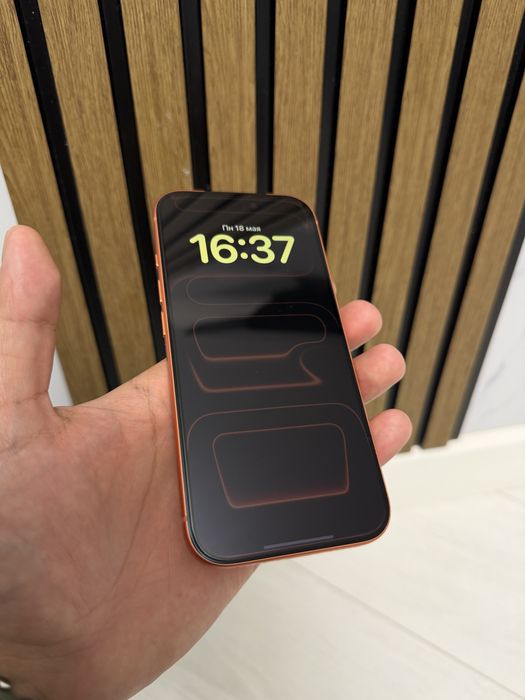 IPhone 17 pro orange