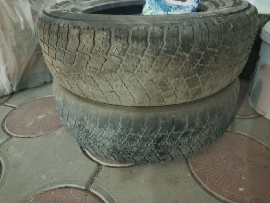 2 Покрышки для машины бу