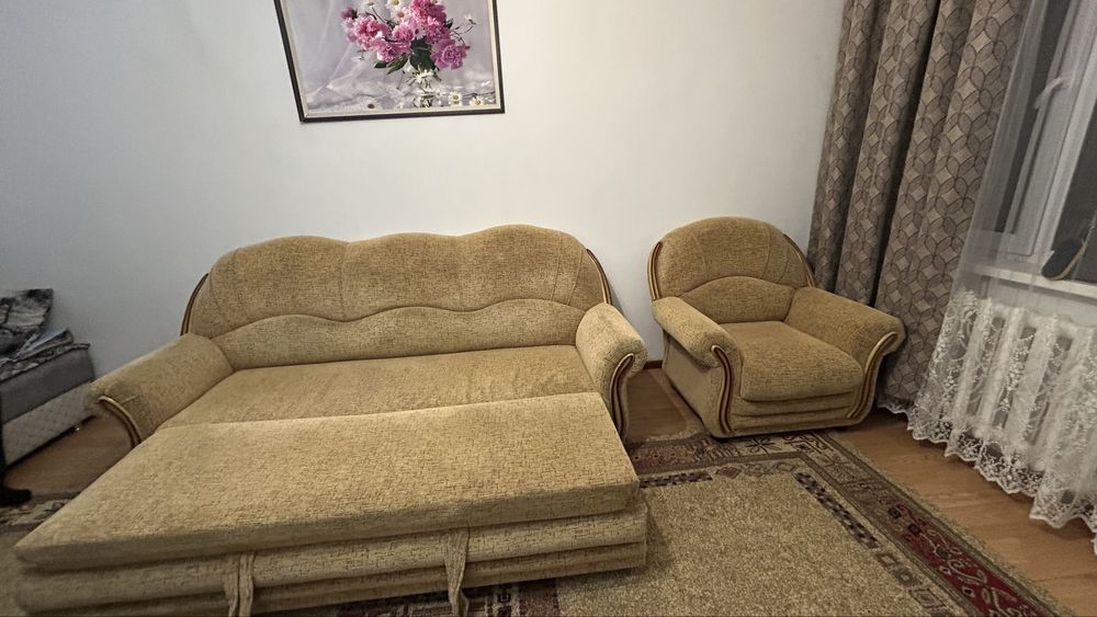 Диван с креслом