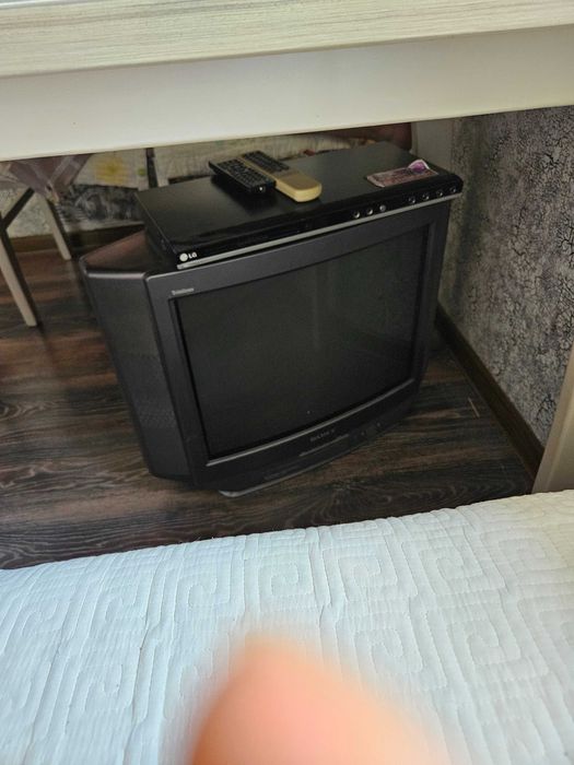 Телевизор sony б/у в отличном сосотояние вместе с двд