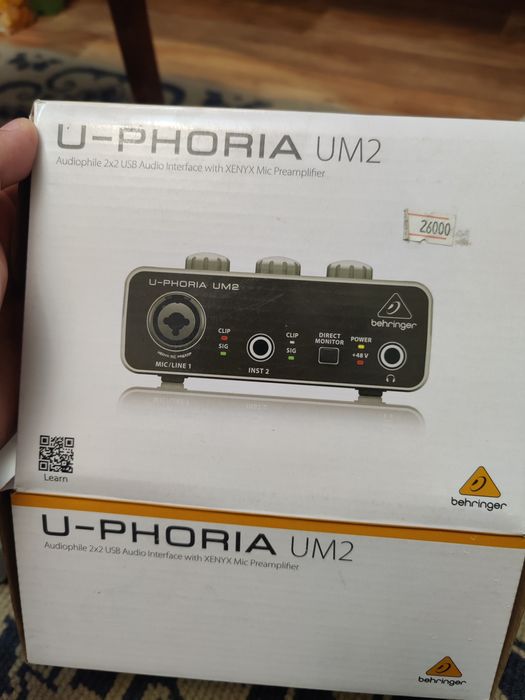 Behringer U-Phoria UM2 звуковая карта.