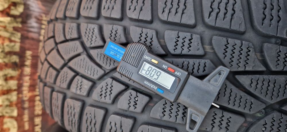 2 Anvelope Dunlop 215 60 R17C . M+S