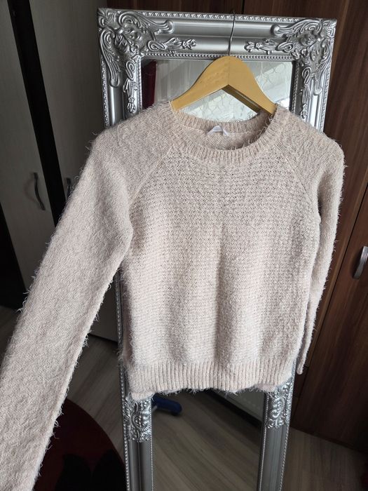 Pulovere tricotate călduroase