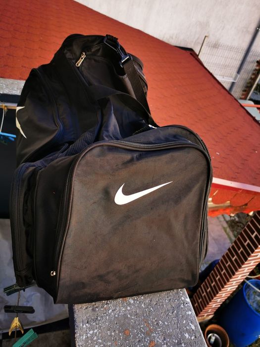 Vând geanta voiaj Nike și borseta S Oliver