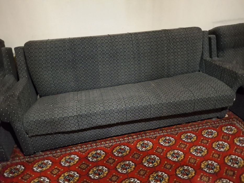 Диван с двумя креслами