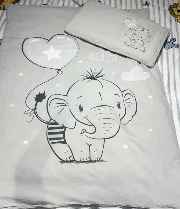 Теплое одеялко и подушка - пододеяльник и наволочка.