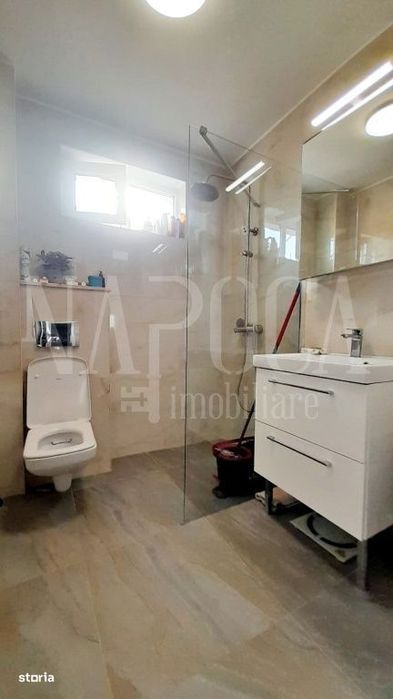 Casa 8 camere de vanzare in Luna de Sus