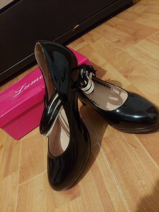 Vând Pantofi cu Toc NOI