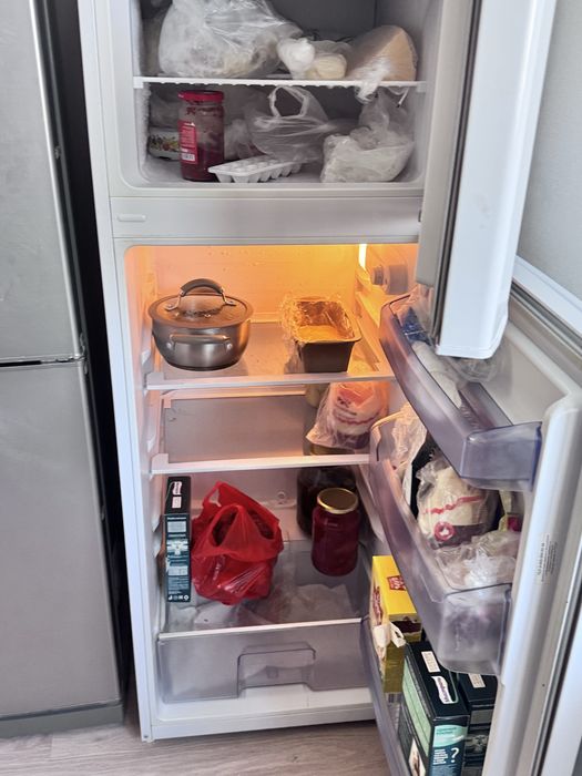 Бытовая техника холодильник