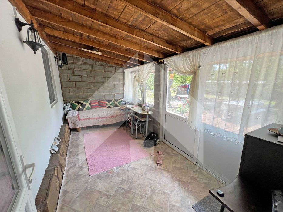 Продава еднофамилна, едноетажна къща в с. Средня (Шумен). ТОП имот!