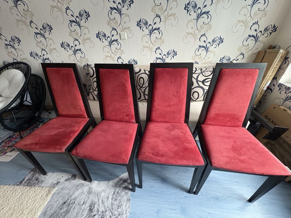 Продавам 4 броя столове