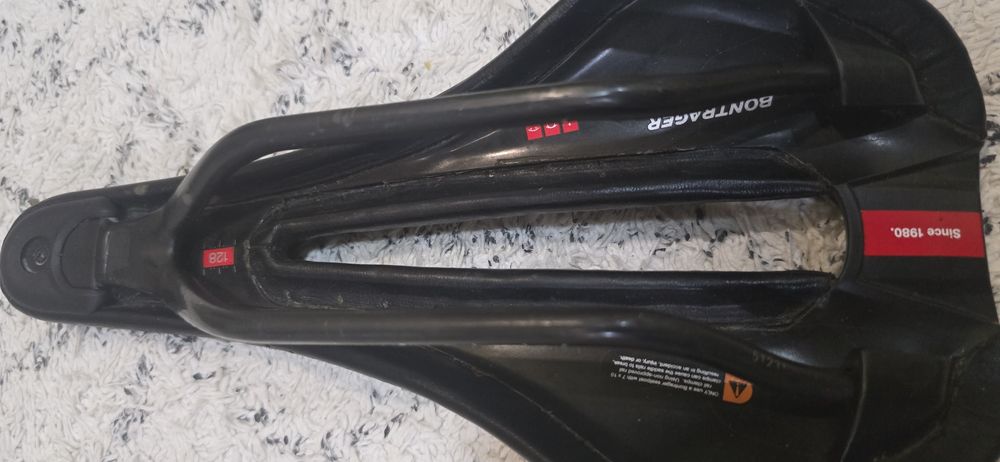 карбонова седалка  Pro stelth carbon 142 mmm