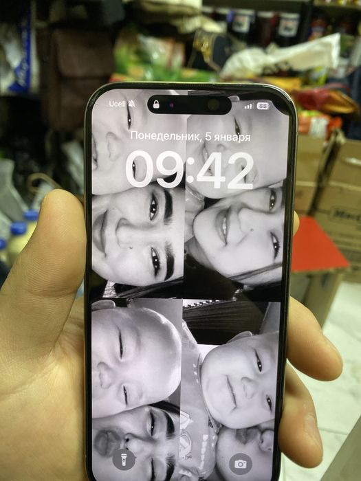 Ayfon 15 pro ekran almashgan arginaliga va azgina dog’ tushgan halos.