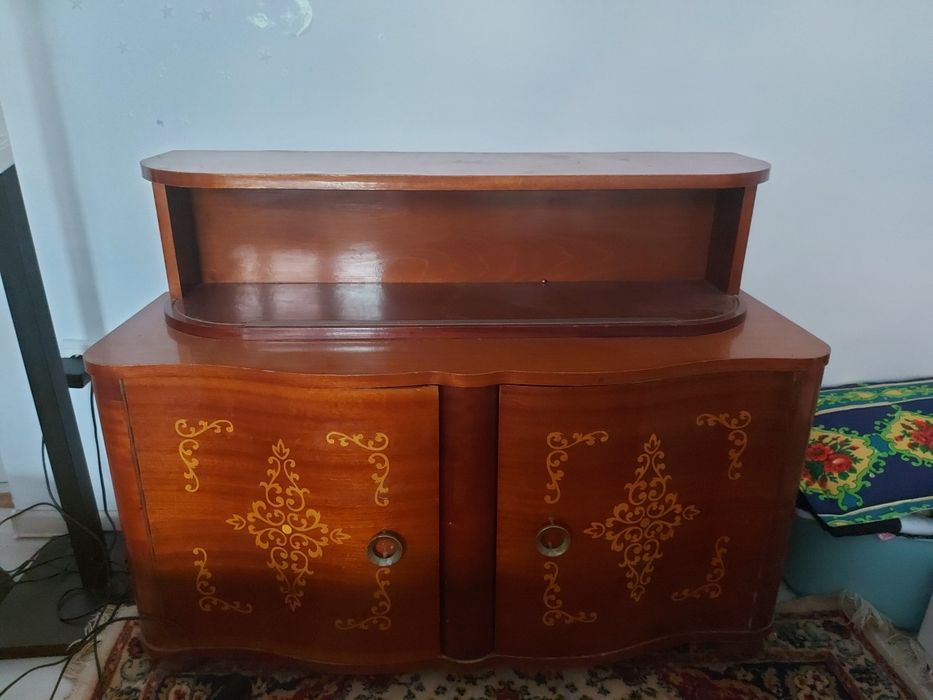 Mobila veche dar buna