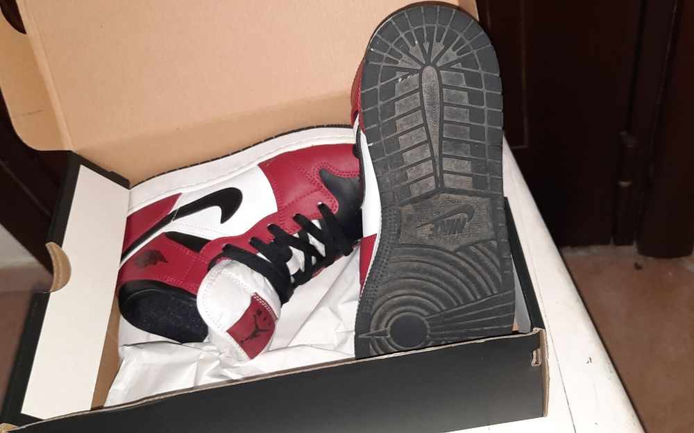 Nike Air Jordan 1,  Converse N 39