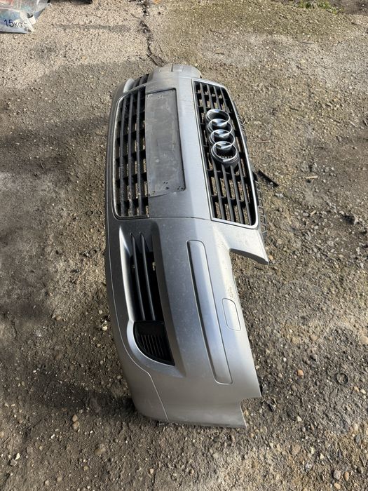 Предна броня Audi A3 8P с решетка и емблема