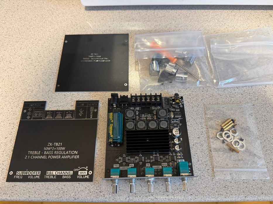 Amplificator 2.1-iesire activa de subwoofer-100 wati-produs nou !