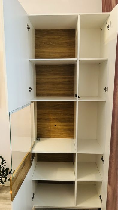 Шкаф-витрина для посуды