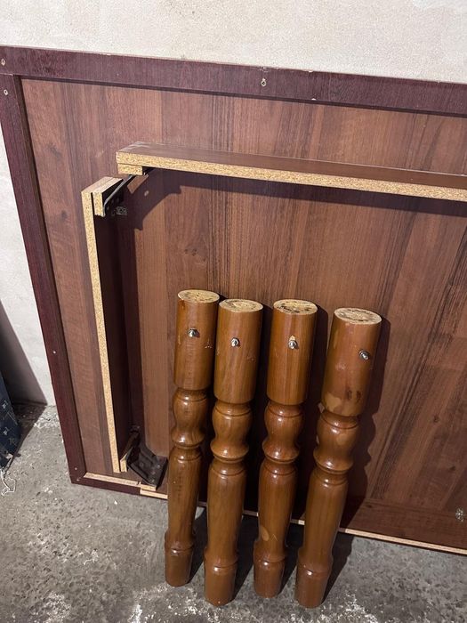 Стол в хорошем состоянии