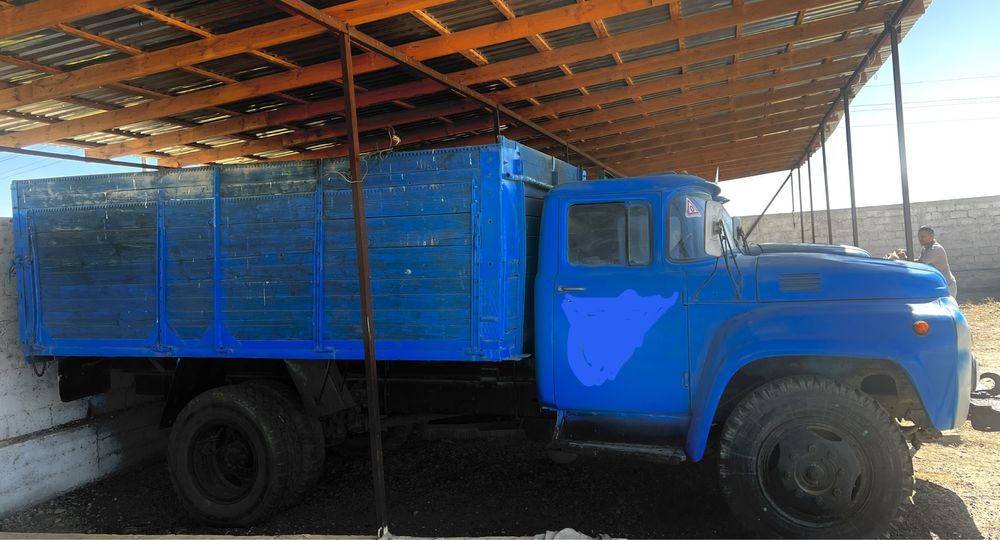 ZIL-130 автомашинаси сотилади