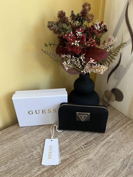 Оригинално портмоне Guess - чисто ново