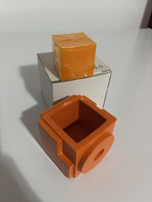 Lumanare cadou in suport ceramic portocaliu