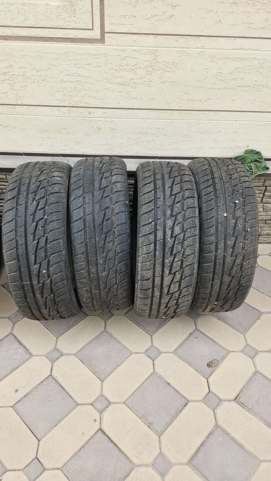 Зимние шины в хорошем состоянии