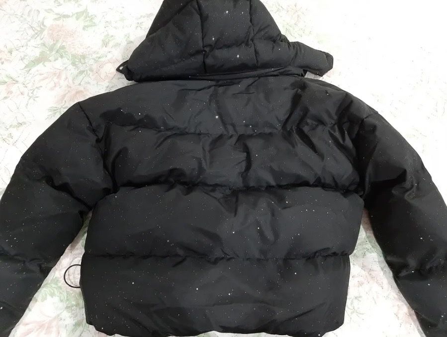 Продам куртку Hommeless