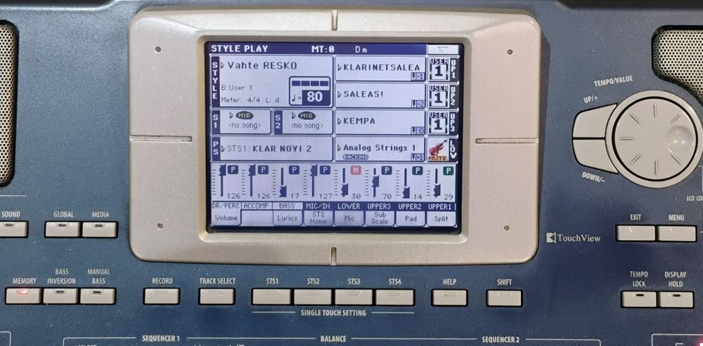 Продавам korg pa 800