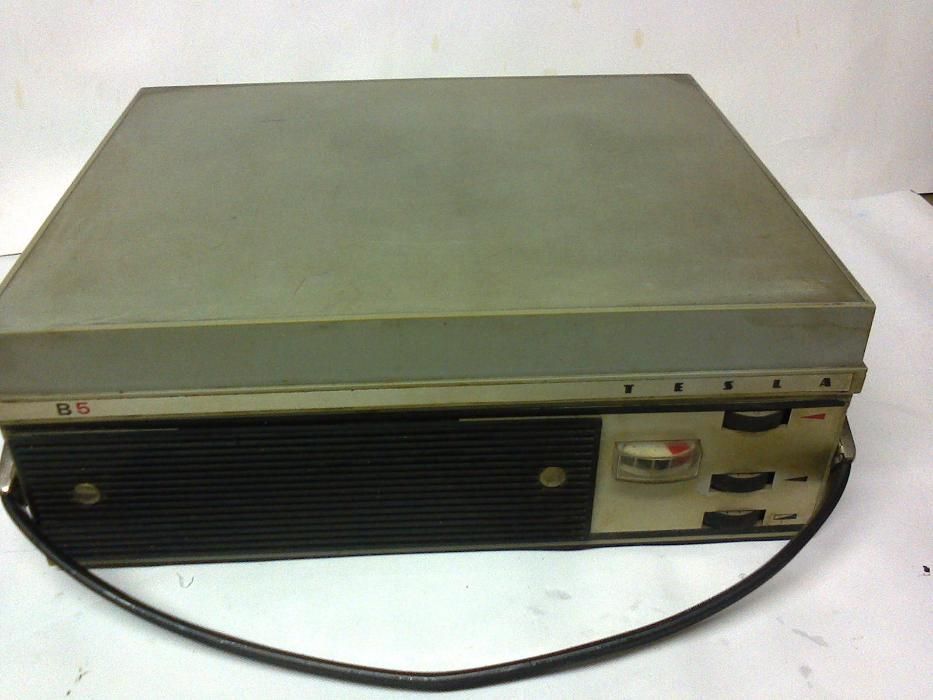 Продавам ролков магнетофон ТЕСЛА В-5