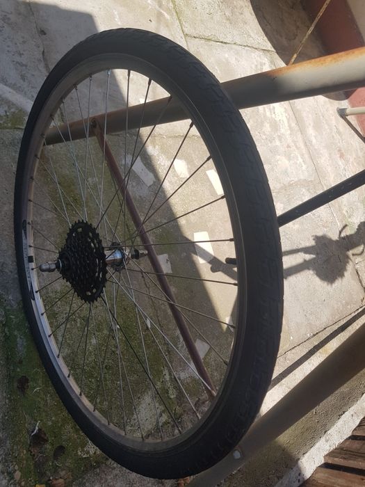 Roata de bicicletă pe 28  janta dubla din aluminiu  în  stare bună