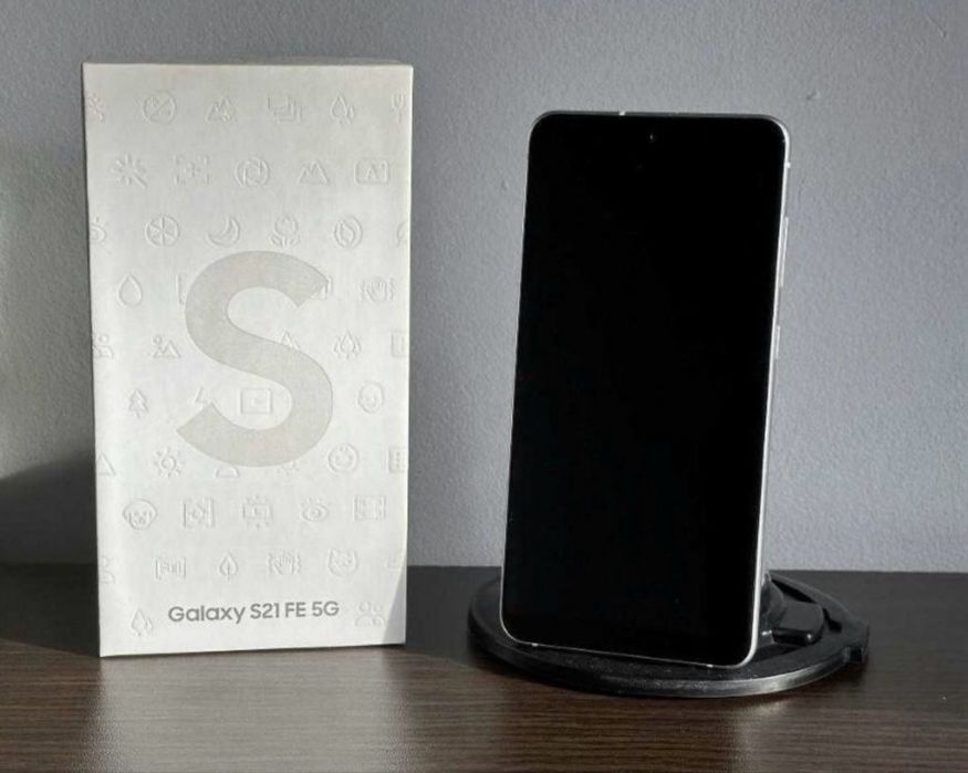 Samsung Galaxy S21 FE 5G; White; Impecabil