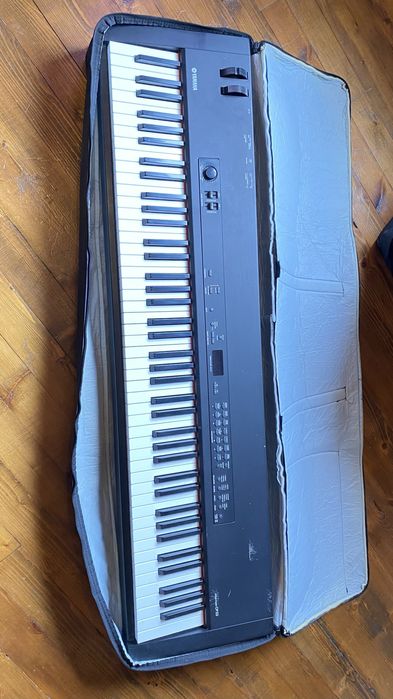Yamaha CP33 digital piano