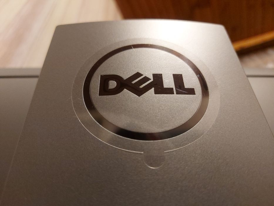 Монитор Dell
Ultrasharp U2520D