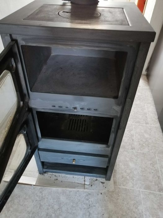 Продавам камина без водна риза. Намира се в Сандански.