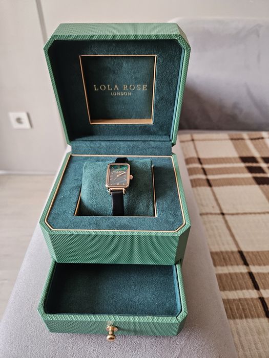 Часы женские гламурные