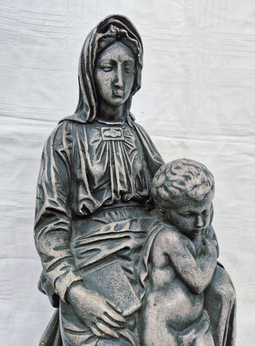 Statuetă Michelangelo Buonarrati Madonna Fecioara Maria cu Pruncul Iisus Sedes Sapientiae din rășină, anii 1950.