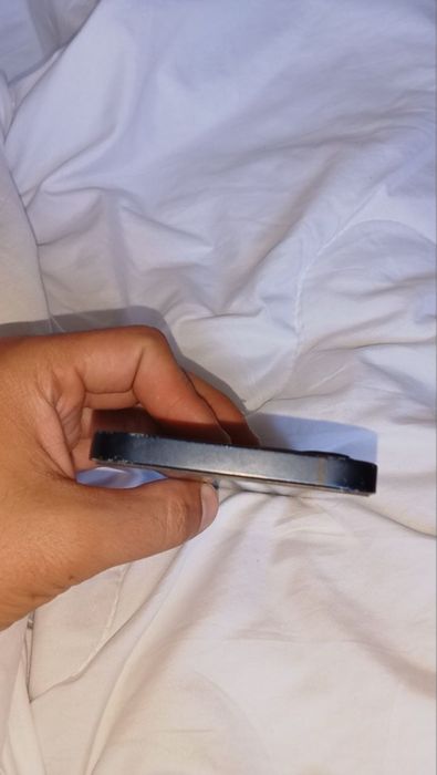 Iphone 12 продам , есть мелкие царапины