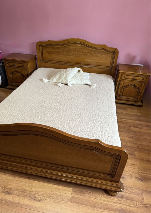 Mobilă din lemn masiv