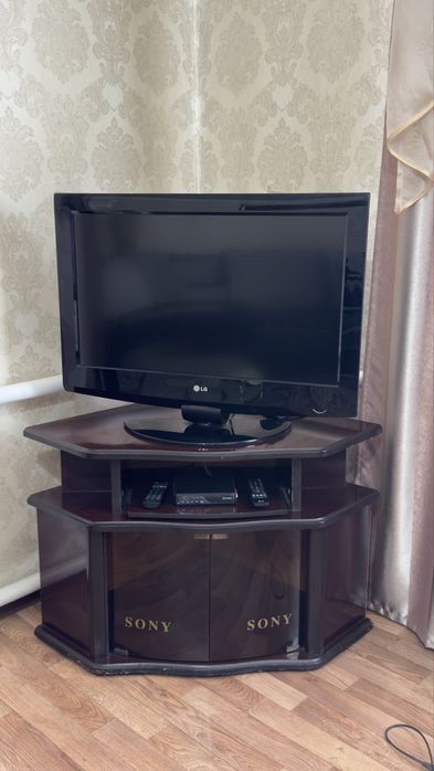 Продам тумбу под телевизор
