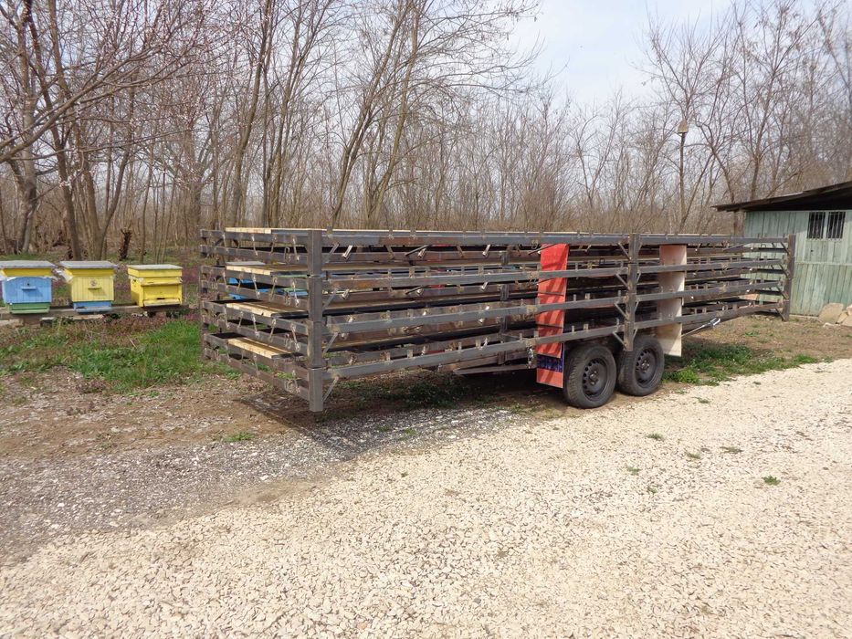 Пчеларска платформа за превозване на пчелни кошери
