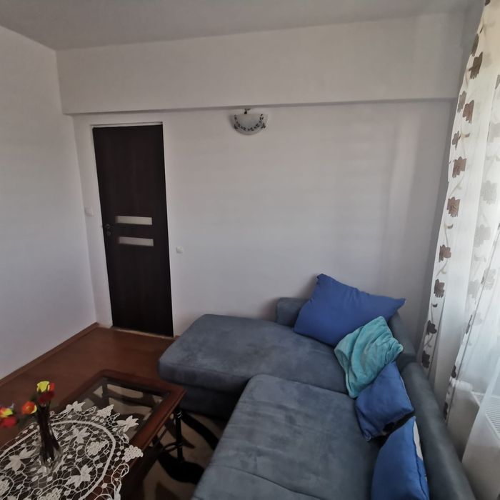 Colțar extensibil,comodă și masă de sufragerie