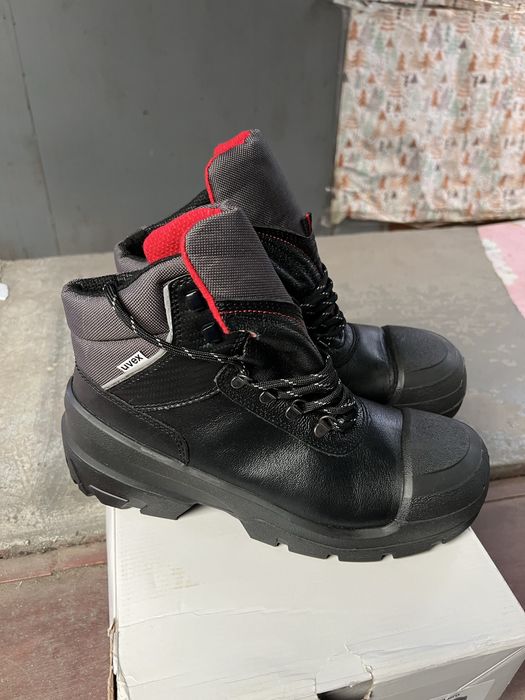 Vand bocanci protectie Uvex marimea 44