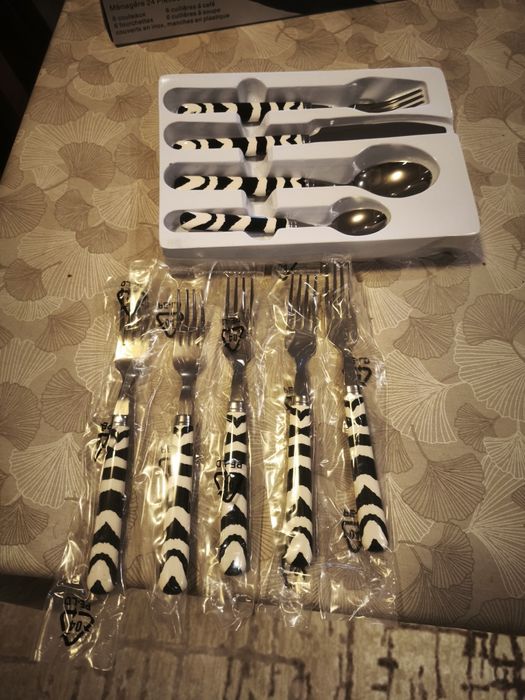 Комплект прибори за хранене 24 части