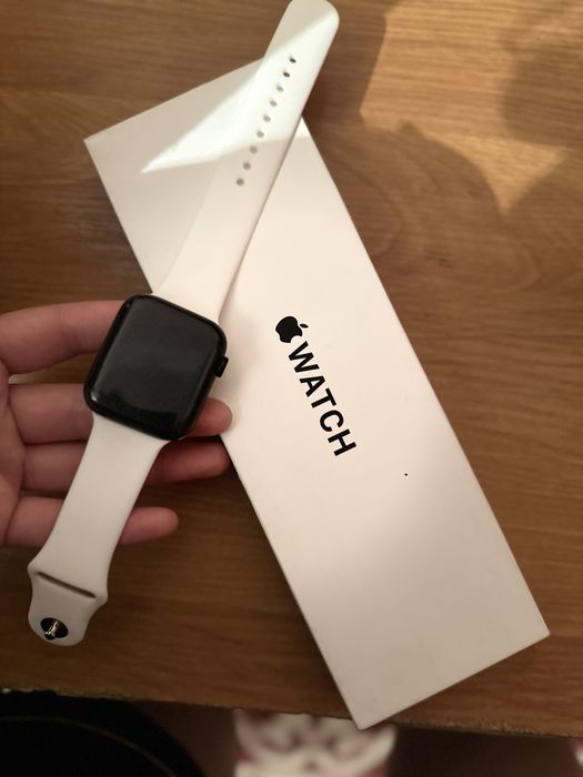 Apple watch se 44