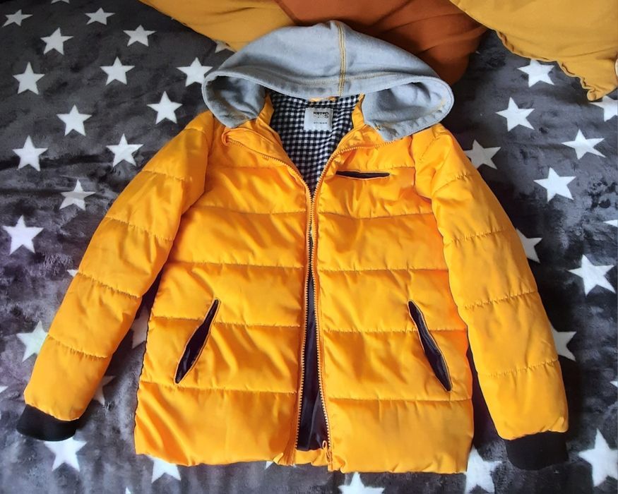 Продам куртку на мальчика