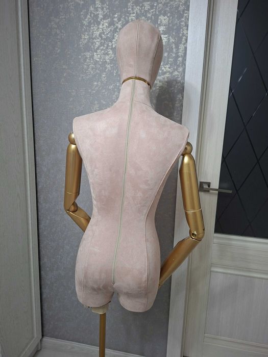 Продам  красивый манекен