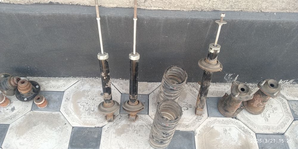 Амортизатор на Лексус