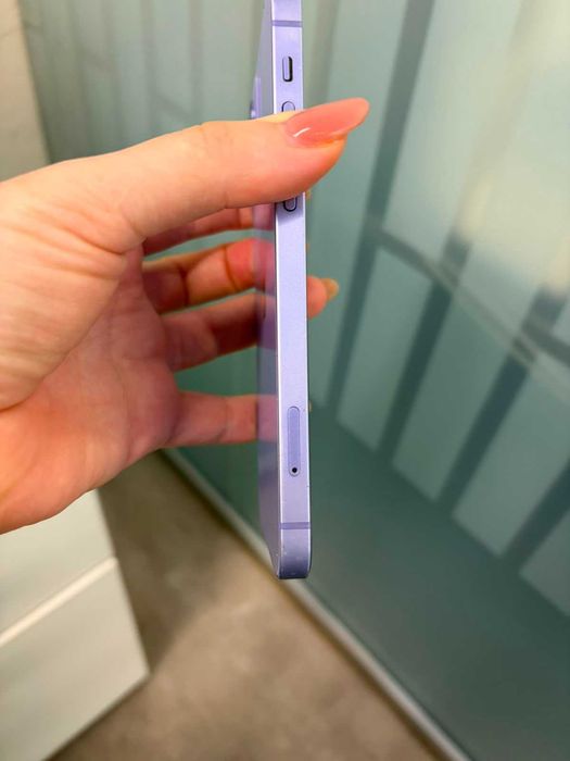 Продам iPhone 12