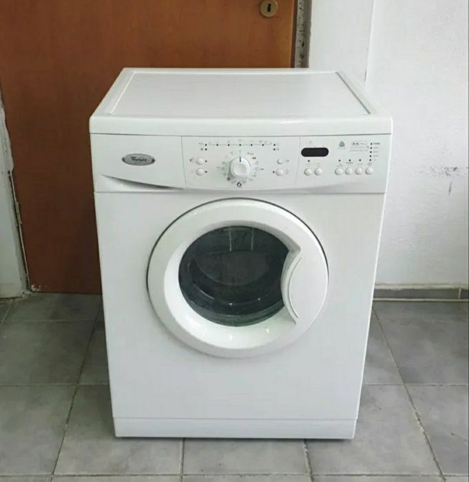 REDUCERE 3oo LEI.  Masina de spălat rufe Whirlpool  / awo 5446/2